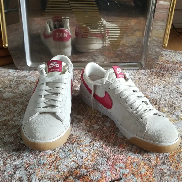 Shoes - Picture 7 of 8